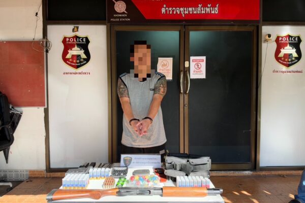 จับกุมหนุ่มวัย 45 ปี หลังมีอาวุธปืนลูกซอง เครื่องกระสุน และระเบิดปแงปองจำนวนมาก